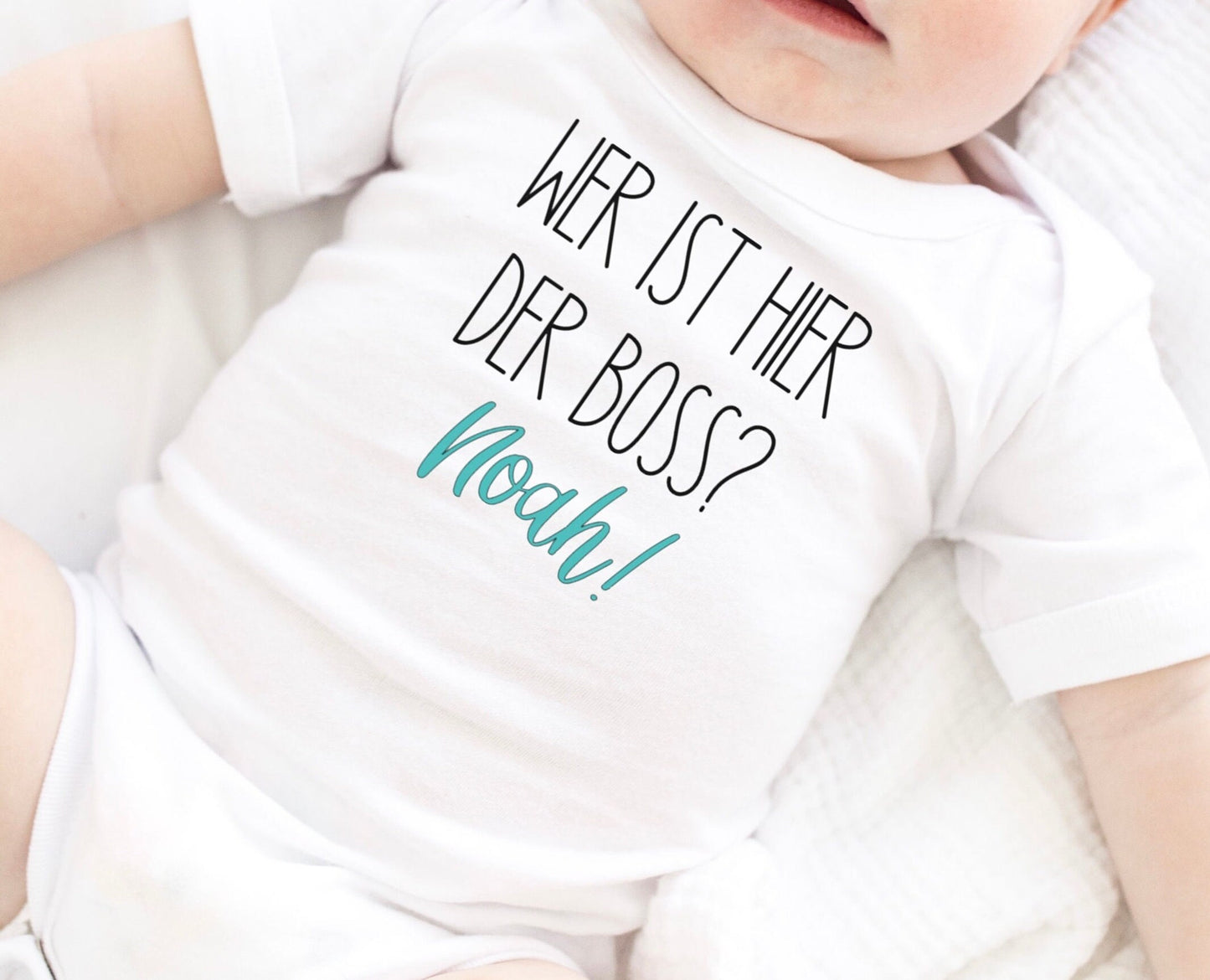 Baby Body | Geschenk | wer ist hier der Boss? | Geschenkidee | Überraschung | personalisiert | Name