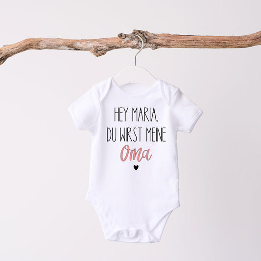 Baby Body | Geschenk | Oma | Geschenkidee | Überraschung | personalisiert | Name | Verkündung Schwangerschaft