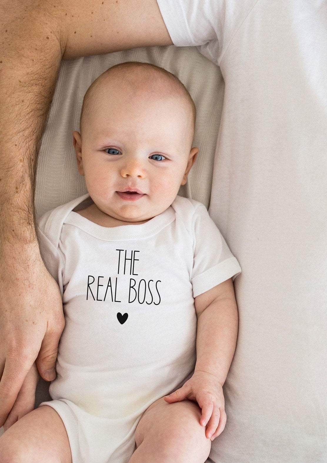 Bügelbild | Baby Body | Geschenk zur Geburt  | Kind | Partnerlook | Eltern | Geschenkidee | Überraschung | Boss
